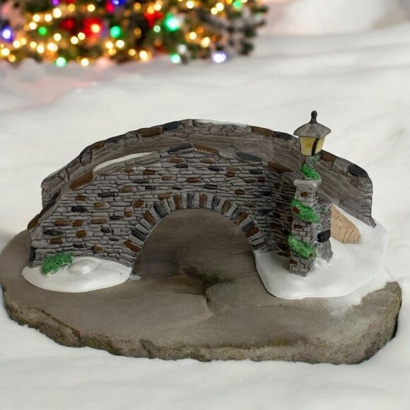 Dept 56 Stone Bridge Dickens Christmas Village From 1987 - Picture 1 of 8